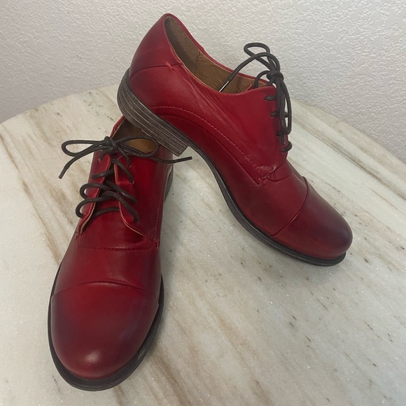 Miz Mooz Loafer red “Letty” Sz 7 Leather Shoes with heel - Picture 1 of 9